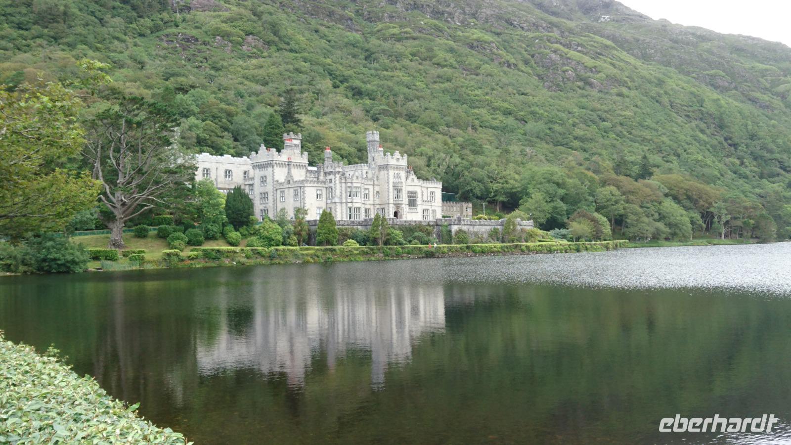 Herrliche Spiegelungen bei Kylemore Abbey