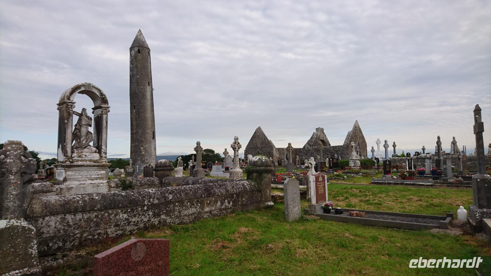 Der alte Friedhof in Kilmacduagh