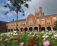  Auf dem Campus der Belfaster Universität