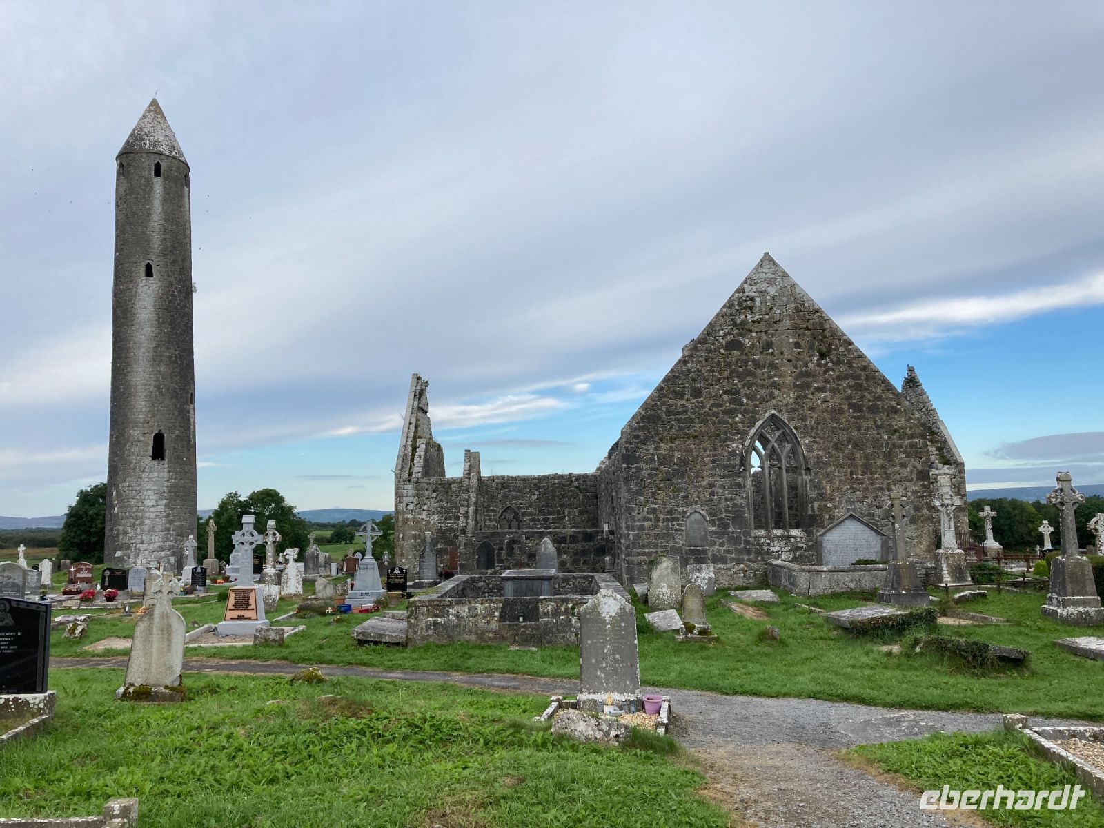 8. Tag – Fotostopp am Kilmacduagh Monastery