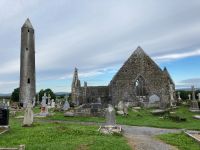 8. Tag – Fotostopp am Kilmacduagh Monastery
