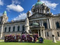 1. Tag – Stadtrundfahrt durch Belfast – City Hall