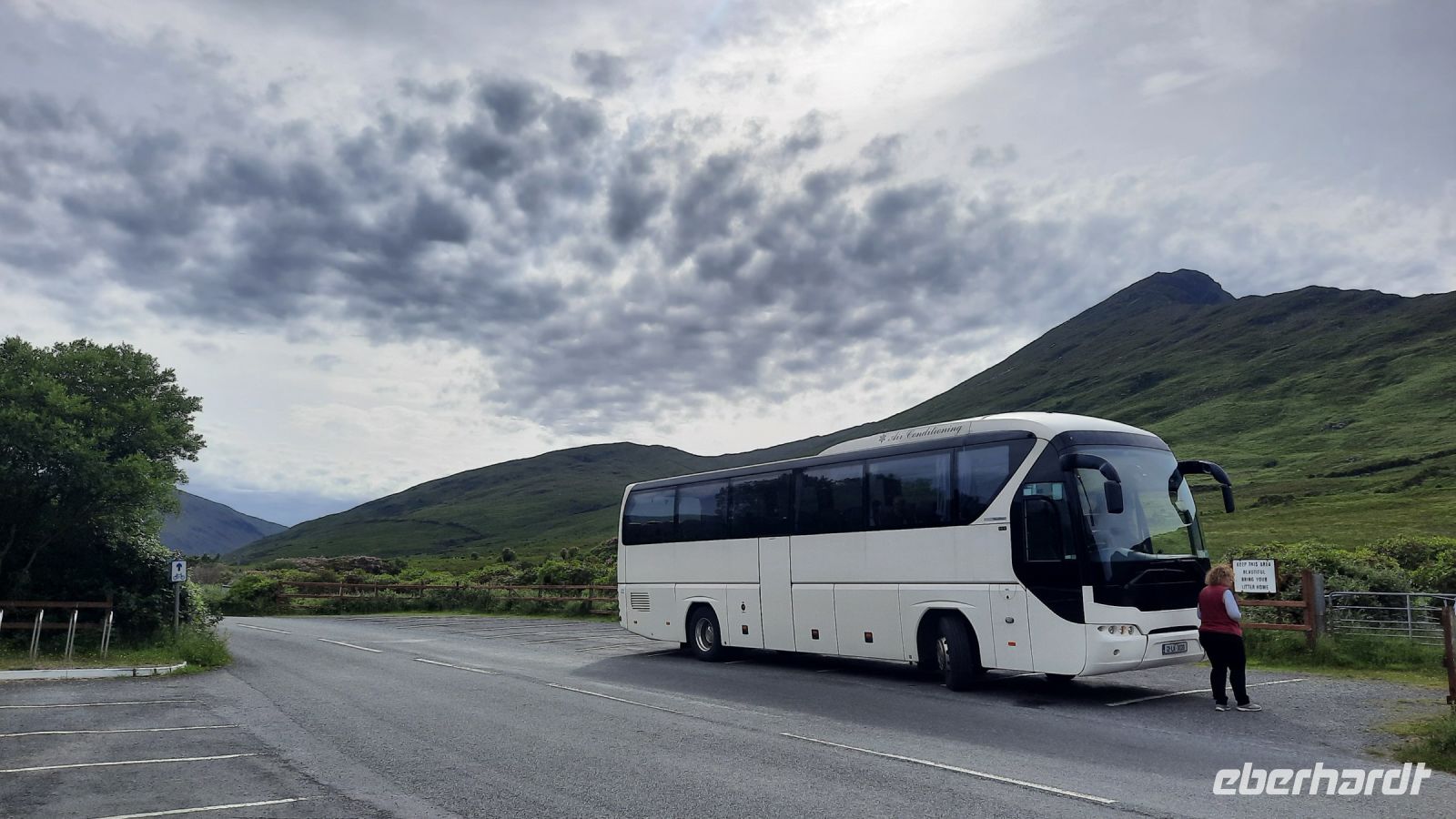 096 – Irland, Aasleagh Falls, Reisebus