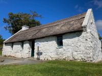 5. Tag – Fotostopp am Peacockes Hotel und Abschied von Connemara – Replik des Cottages aus „The Quiet Man“