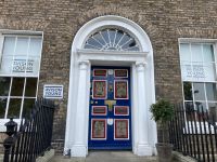 1. Tag – Stadtrundgang durch Dublin – Doors of Dublin am Merrion Square