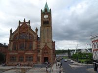  Derry: Rathaus und Freundschaftsbrücke