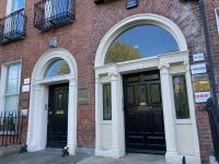 1. Tag – Stadtrundfahrt in Dublin – Merrion Square – Georgianische Stadthäuser