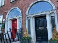 1. Tag – Stadtrundfahrt in Dublin – Merrion Square – Georgianische Stadthäuser