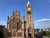 4. Reisetag – Tagesausflug nach Nordirland – Spaziergang auf der Stadtmauer von Derry – Guildhall