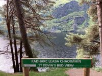 12. Reisetag – Ein Tag in den Wicklow Mountains – Wanderung in Glendalough – St Kevin’s Bed View