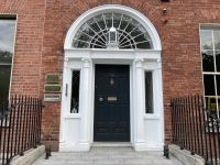 1. Reisetag – Stadtrundfahrt in Dublin – Doors of Dublin am Merrion Square
