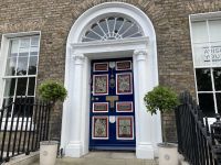 1. Reisetag – Stadtrundfahrt in Dublin – Doors of Dublin am Merrion Square