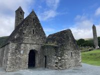 12. Reisetag – Ein Tag in den Wicklow Mountains – Wanderung in Glendalough – St Kevin‘s Kitchen & Rundturm