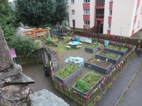  Innenhof hinter der Stadtmauer von Derry