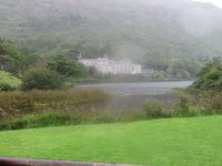 die Kylemore Abbey im Regen