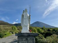 5. Reisetag – Aufenthalt in Murrisk – Blick zum Croagh Patrick und Statue vom Heiligen Patrick