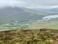 7. Reisetag – Wanderung im Connemara-Nationalpark – Aussicht vom Diamond Hill auf die Kylemore Abbey