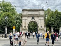 1. Reisetag – Stadtrundfahrt/-spaziergang in Dublin – Eingang zum Park St Stephen’s Green