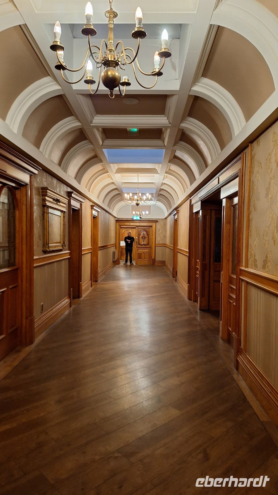 Türsteher beim Frühstück