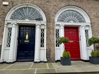 1. Tag – Ankunft in Dublin – Doors of Dublin am Merrion Square