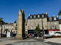 5. Tag – Von Letterkenny nach Leenaun – Zwischenstopp in Donegal – Obelisk