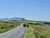 5. Tag – Von Letterkenny nach Leenaun – Wanderung um Mullaghmore – Im Hintergrund Classiebawn Castle und Ben Bulben