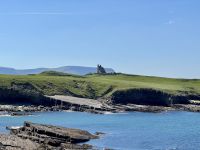 5. Tag – Von Letterkenny nach Leenaun – Wanderung um Mullaghmore – Im Hintergrund Classiebawn Castle und Ben Bulben