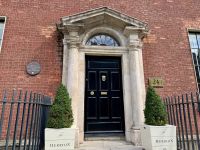 1. Tag – Ankunft in Dublin – Doors of Dublin – Geburtshaus des Herzogs von Wellington