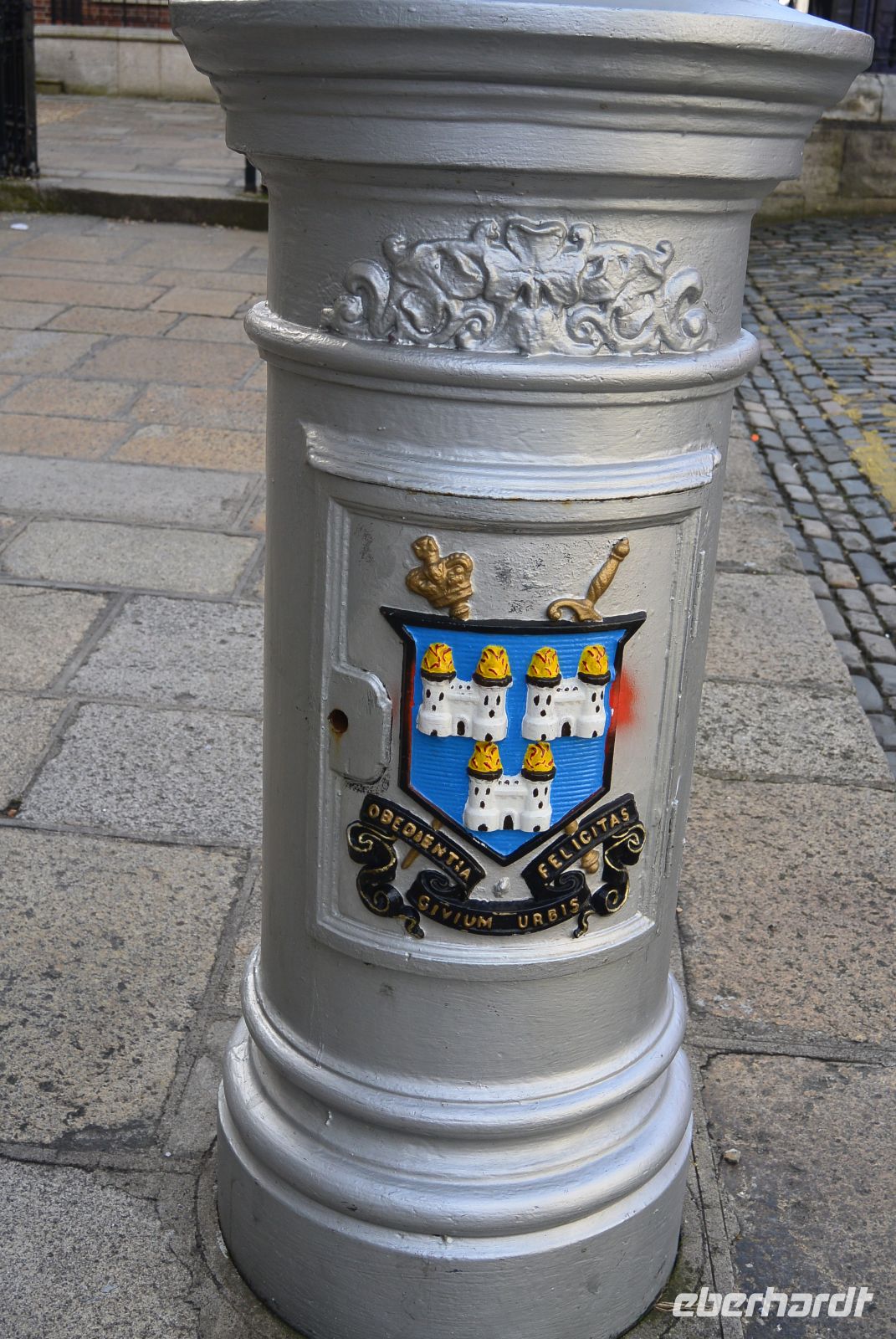 Tag 11 Dublin City Hall Wappen.JPG