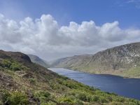 3. Tag: Im schönen County Donegal – Wandern im Glenveagh-Nationalpark – Blick über den Lough Veagh zum Ende des Tals &ndash; &copy; Andreas Wolfsteller (Eberhardt TRAVEL)