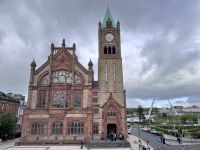 4. Tag – Ausflug nach Nordirland – Spaziergang auf der Stadtmauer von Derry – Guild Hall &ndash; &copy; Andreas Wolfsteller (Eberhardt TRAVEL)