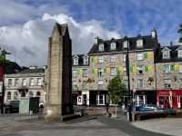 5. Tag: Letterkenny bis Leenaun – Obelisk in Donegal Town &ndash; &copy; Andreas Wolfsteller (Eberhardt TRAVEL)