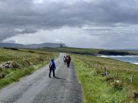 5. Tag: Letterkenny bis Leenaun – Wandern um die Halbinsel Mullaghmore – Classiebawn Castle vor dem Ben Bulben &ndash; &copy; Andreas Wolfsteller (Eberhardt TRAVEL)