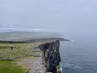 6. Tag: Ausflug auf die Aran Islands – Wandern auf Inishmore – Klippen beim Steinfort Dun Aengus &ndash; &copy; Andreas Wolfsteller (Eberhardt TRAVEL)