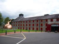 und ein alter Kupferkessel