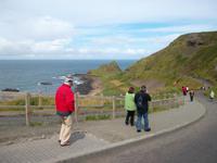 hinunter zum Giants Causeway