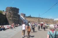 Alte Stadtmauer von Conwy am Hafen