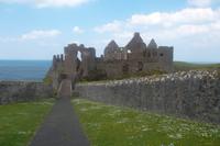 Blick auf Dunluce Castle an der Causeway-Küste