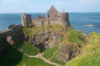 Blick auf Dunluce Castle an der Causeway-Küste