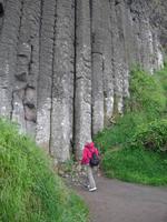 Mächtige Basaltsäulen am Giants Causeway in Nordirland