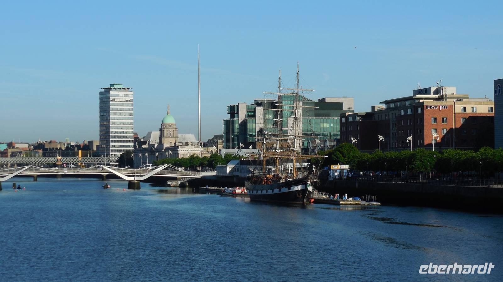 Liffey mit unserem Hotel
