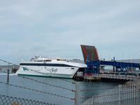 die Schnellfähre nach Irland hat angelegt