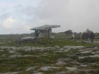 Poulnabrone Dolmen - Wahrzeichen des Burren