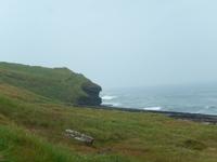 Steile und doch grüne Küsten am Atlantik