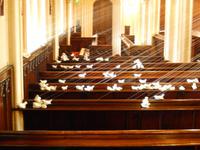 Vögel aus Papier in der Kirche des Dublin Castle