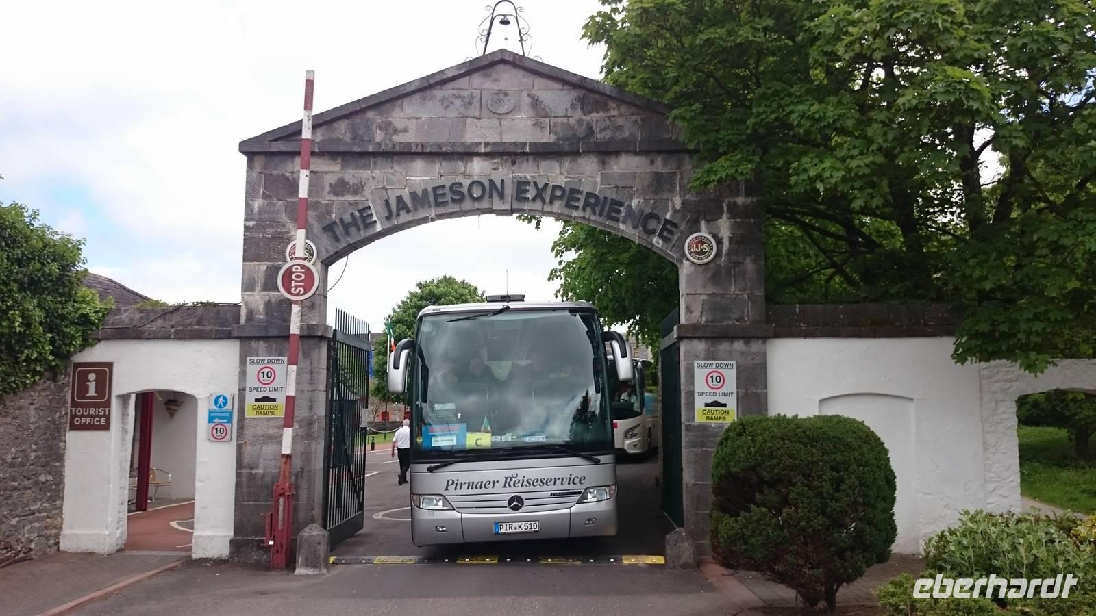 Allen geht es gut, der Bus fährt bei Jameson wieder ab