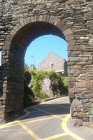 Dieses Stadttor in Conwy muß der Bus passieren