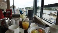 Frühstück am Hafen von Waterfort, der ältesten Stadt Irlands