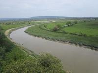 The River Ratty mündet gleich in den Shannon. Blick vom Bunratty Castle.