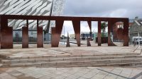 vor dem Besucherzentrum